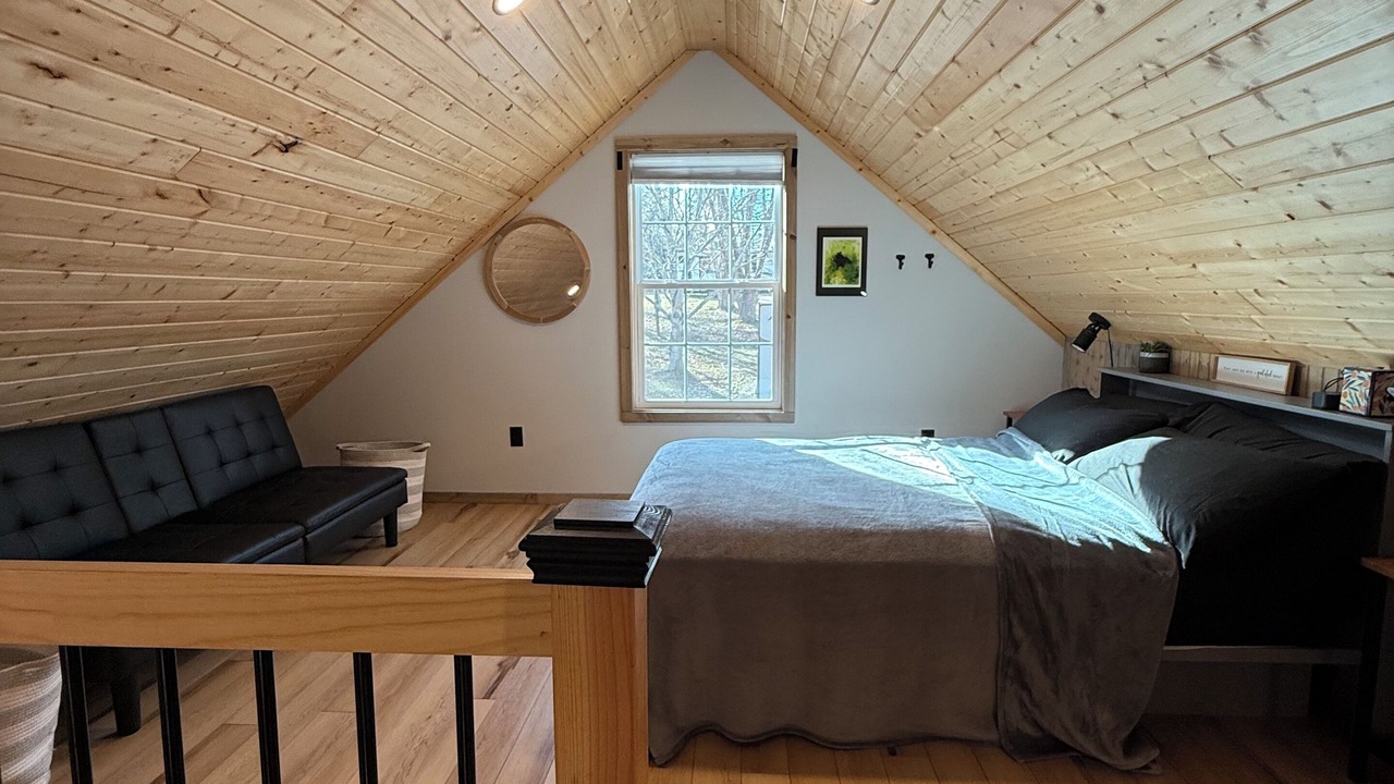 Photo of Bedroom in Rocky Grove