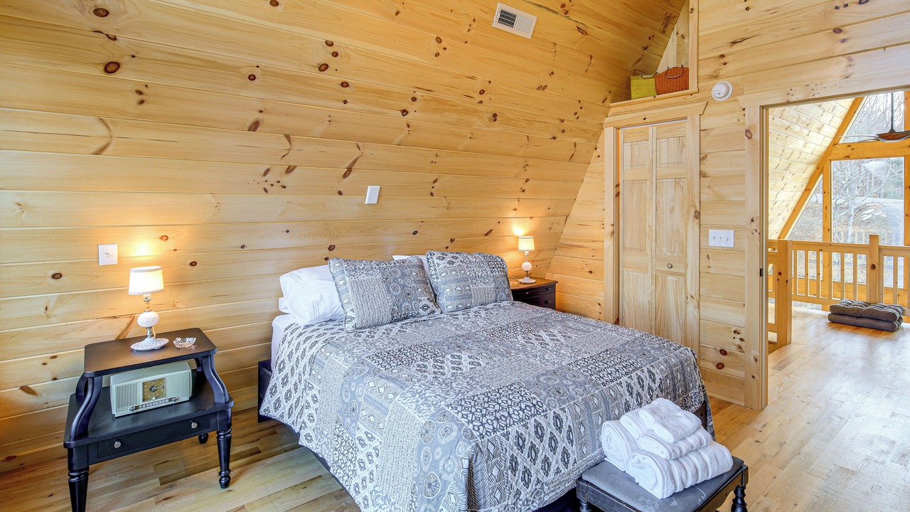 Photo of Bedroom in Piney Creek