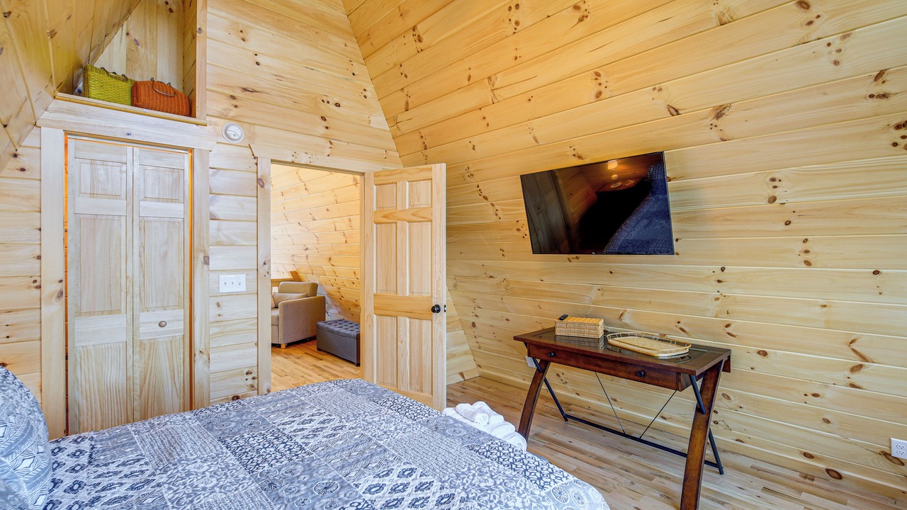 Photo of Bedroom in Piney Creek