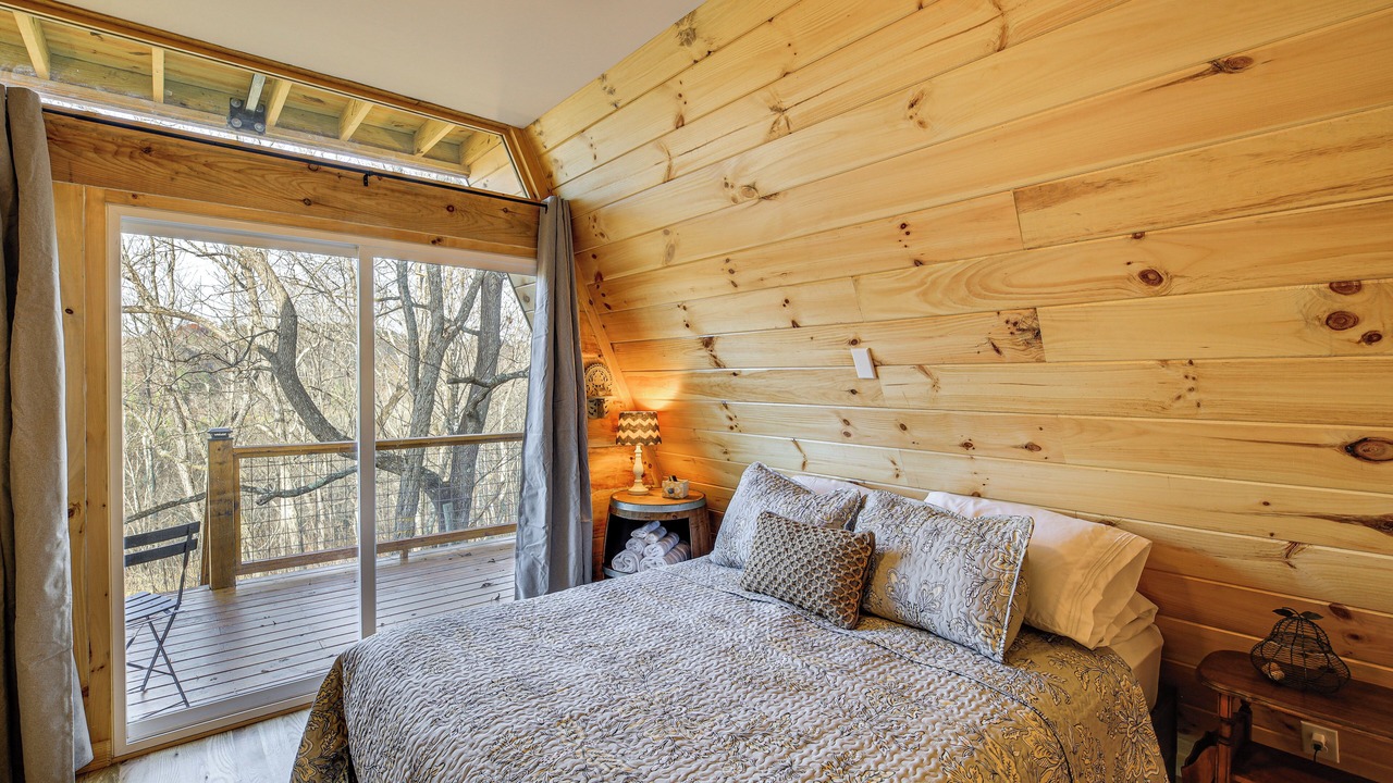 Photo of Bedroom in Piney Creek