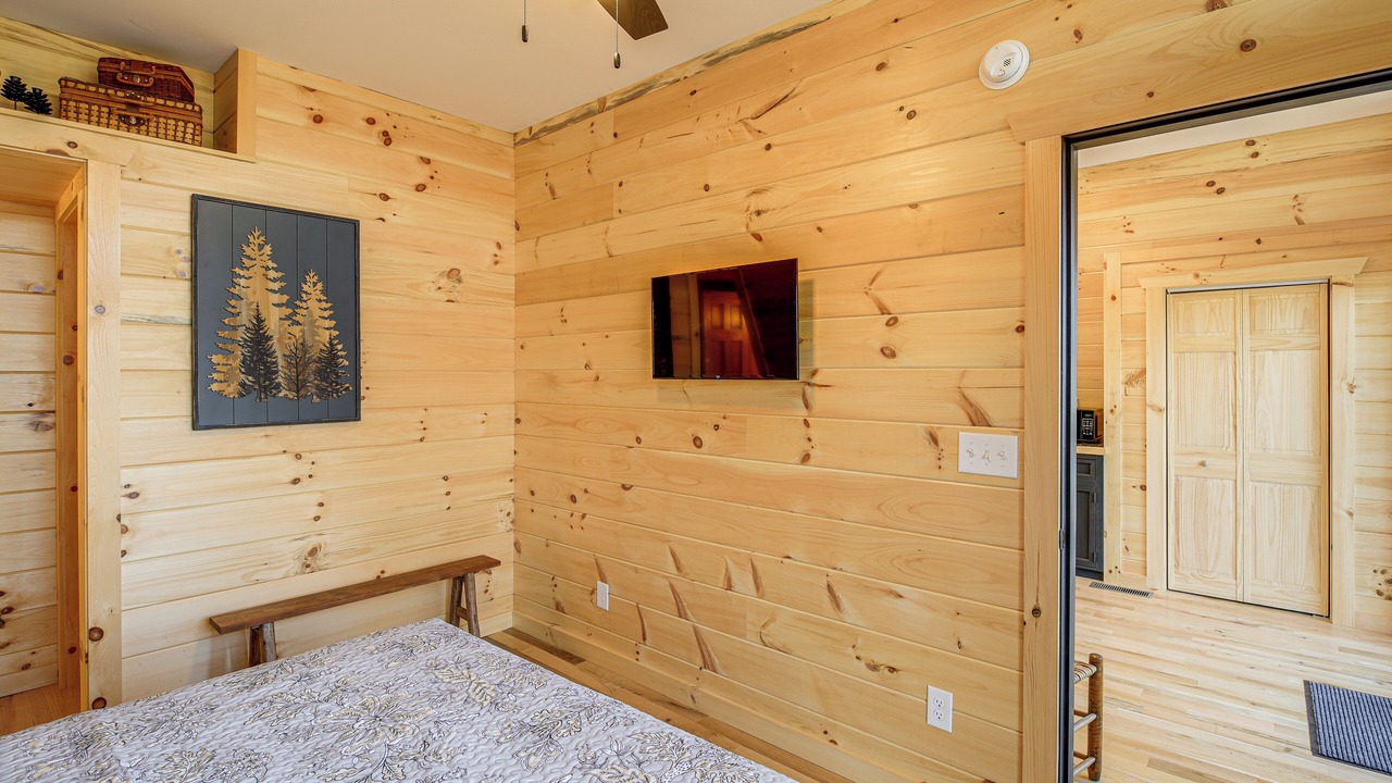 Photo of Bedroom in Piney Creek