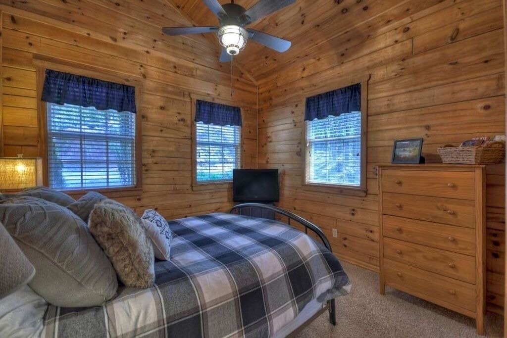 Photo of Bedroom in Cherry Log