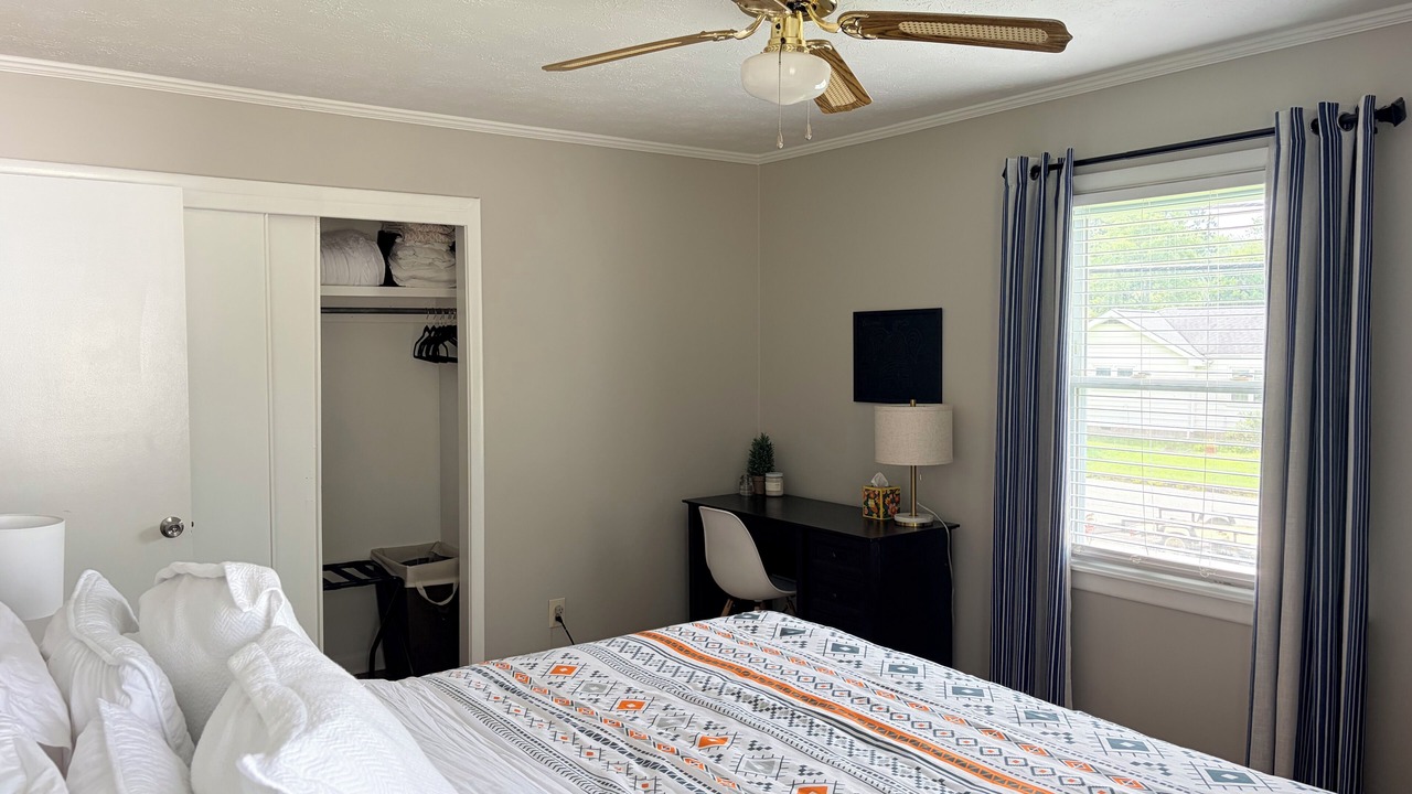 Photo of Bedroom in Oak Ridge