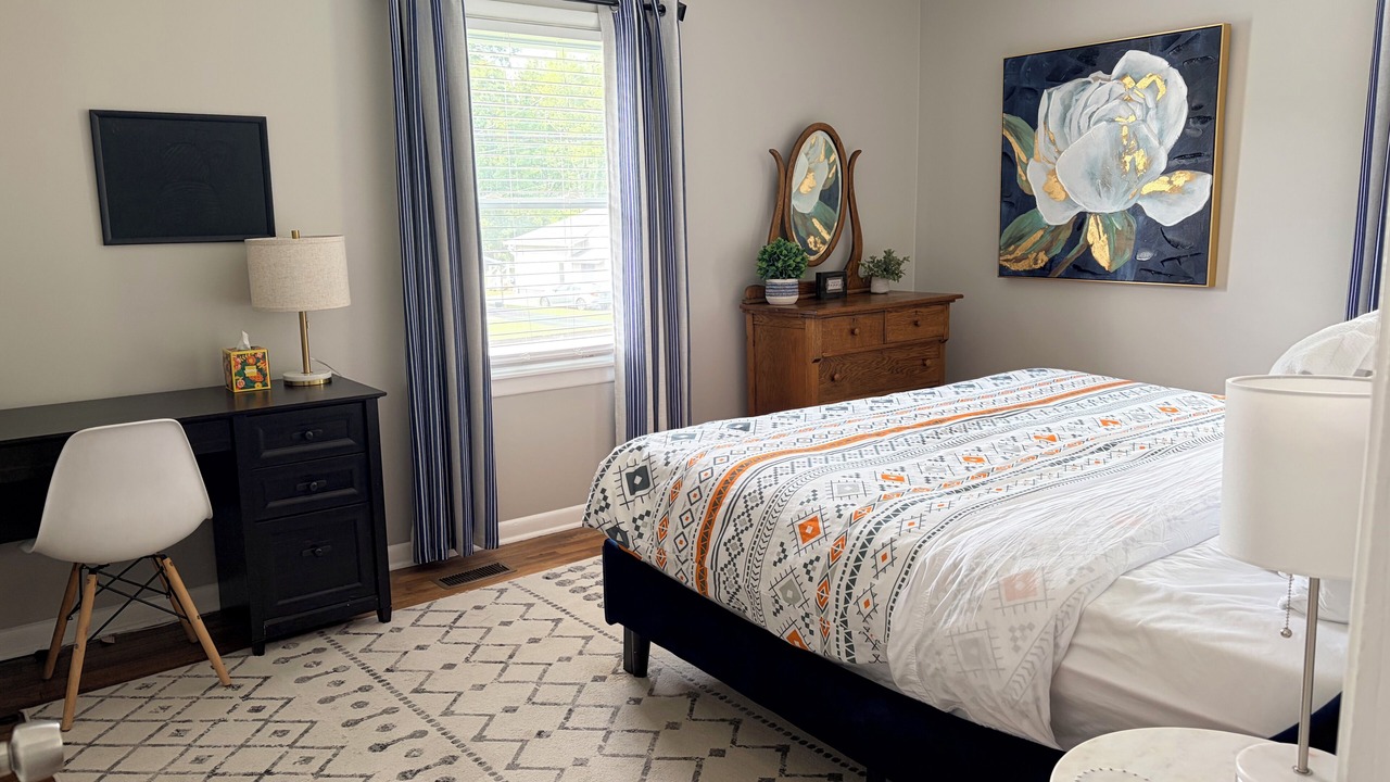 Photo of Bedroom in Oak Ridge