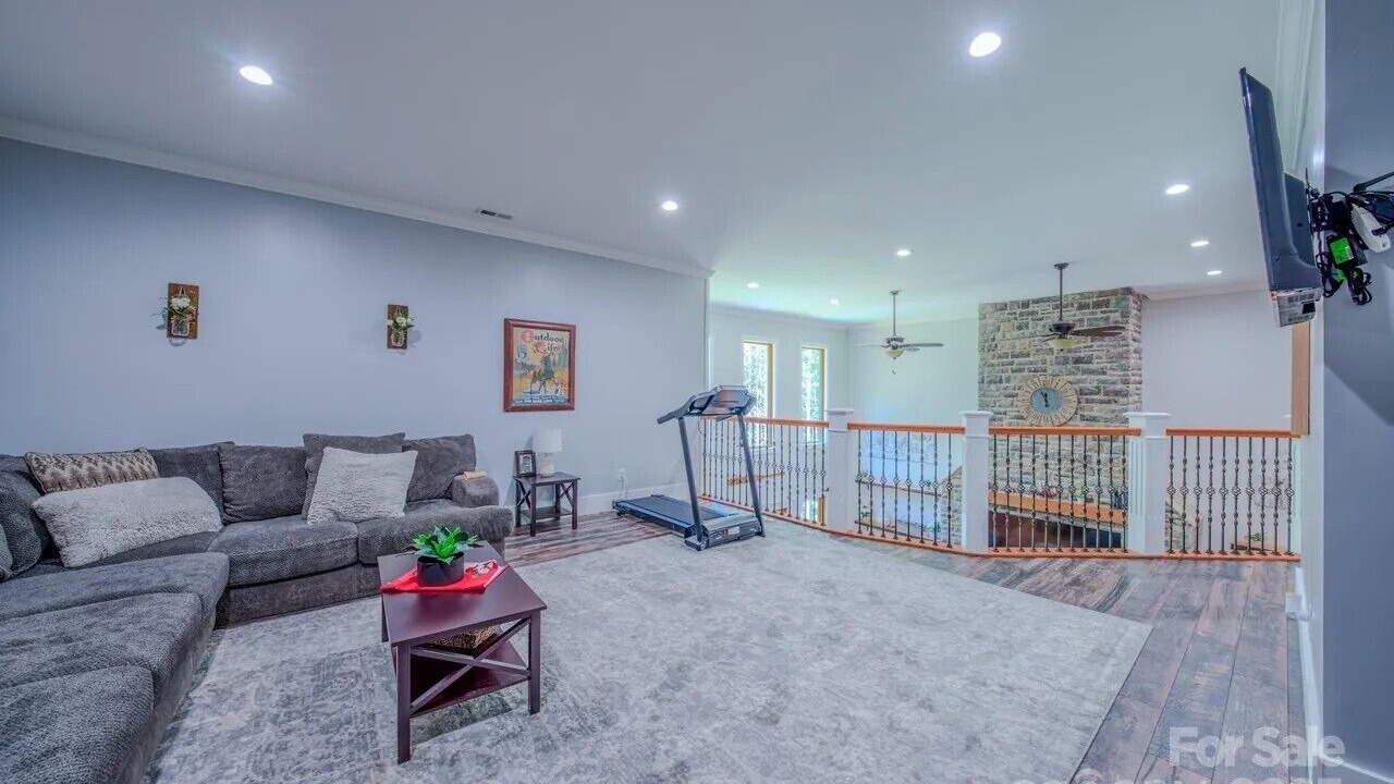 Photo of Livingroom in Morganton