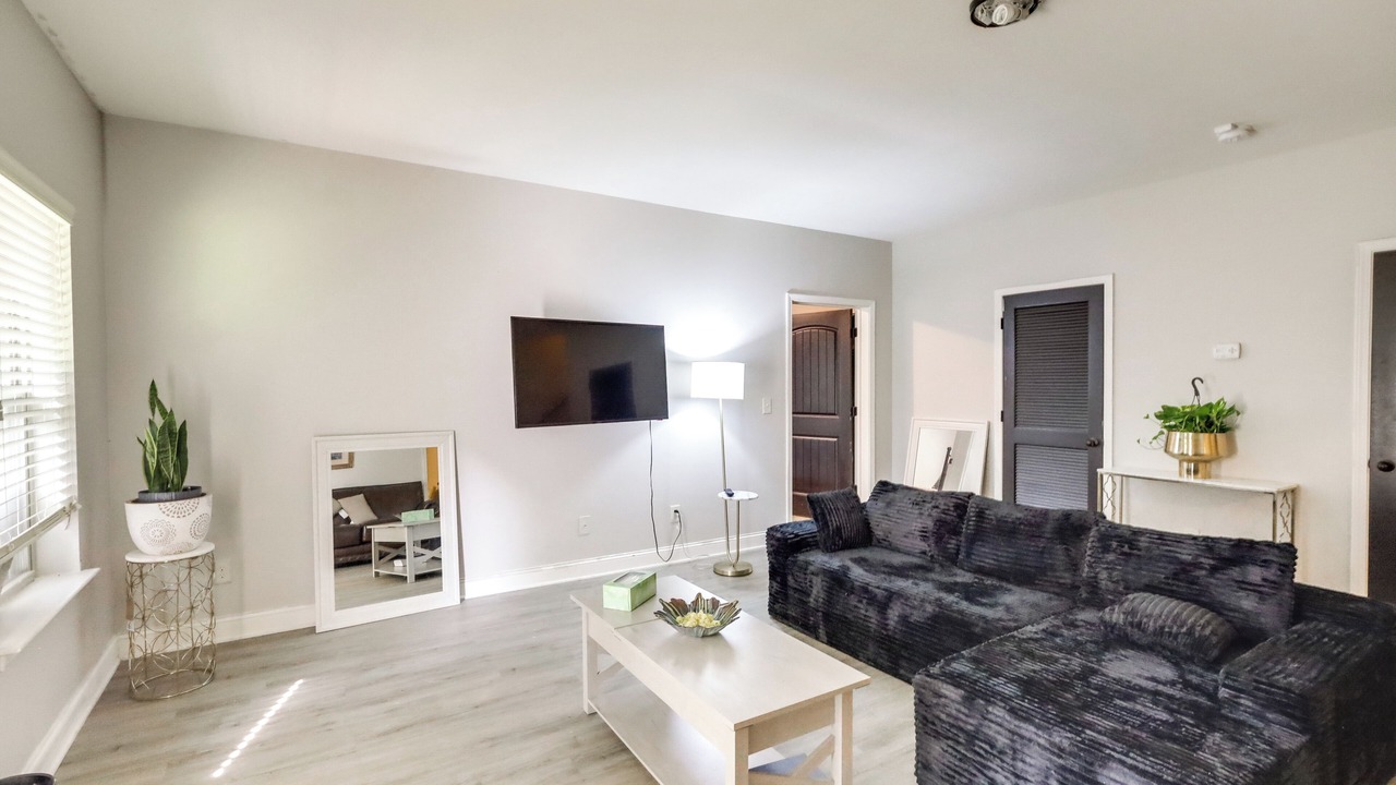 Photo of Livingroom in Lawrenceville