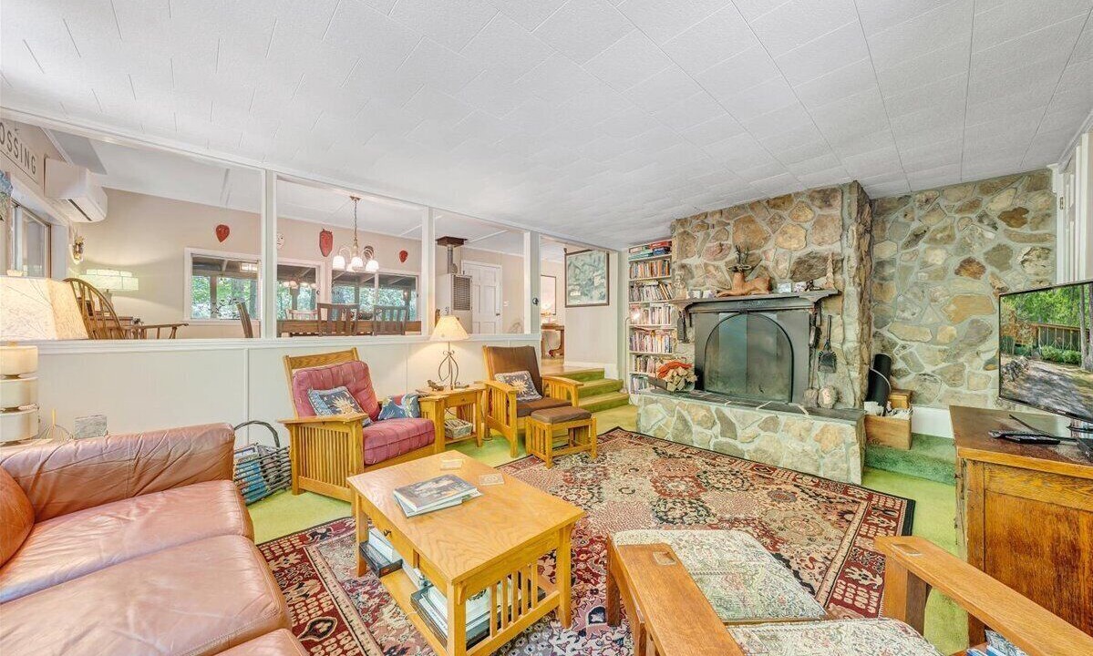 Photo of Livingroom in Blacksburg