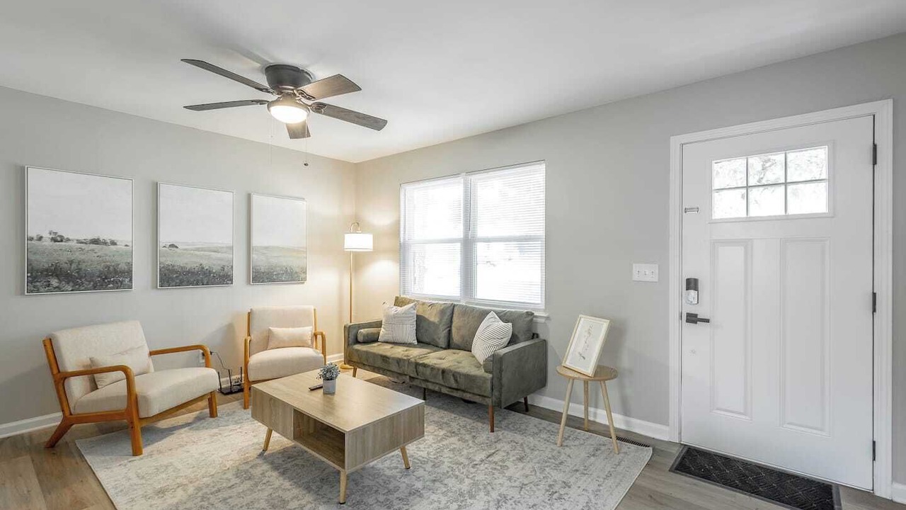 Photo of Livingroom in East Brainerd