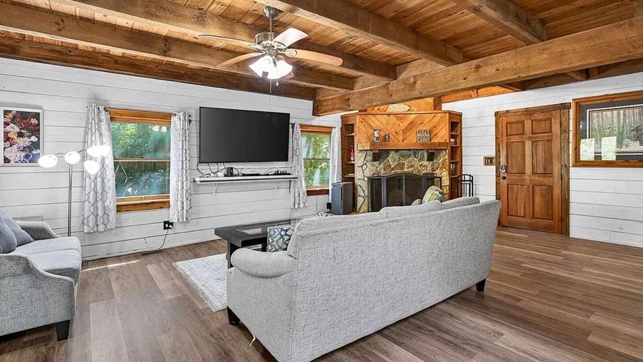 Photo of Livingroom in Ellijay
