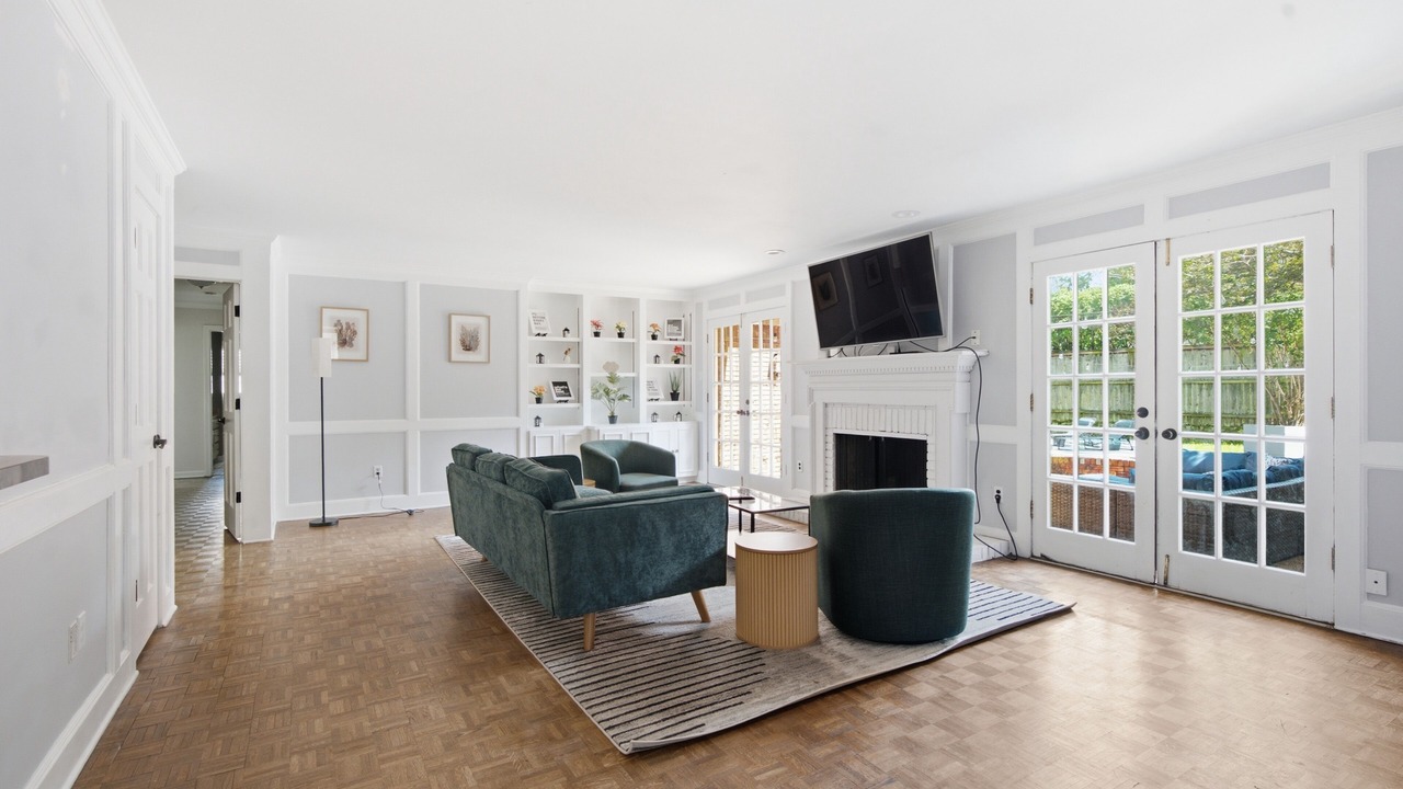 Photo of Livingroom in East Memphis
