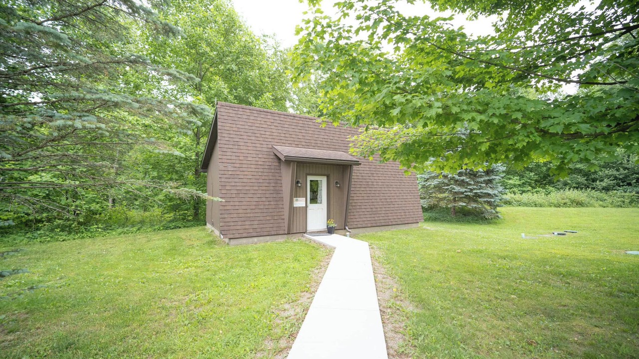 Photo of Outdoor in Farmdale
