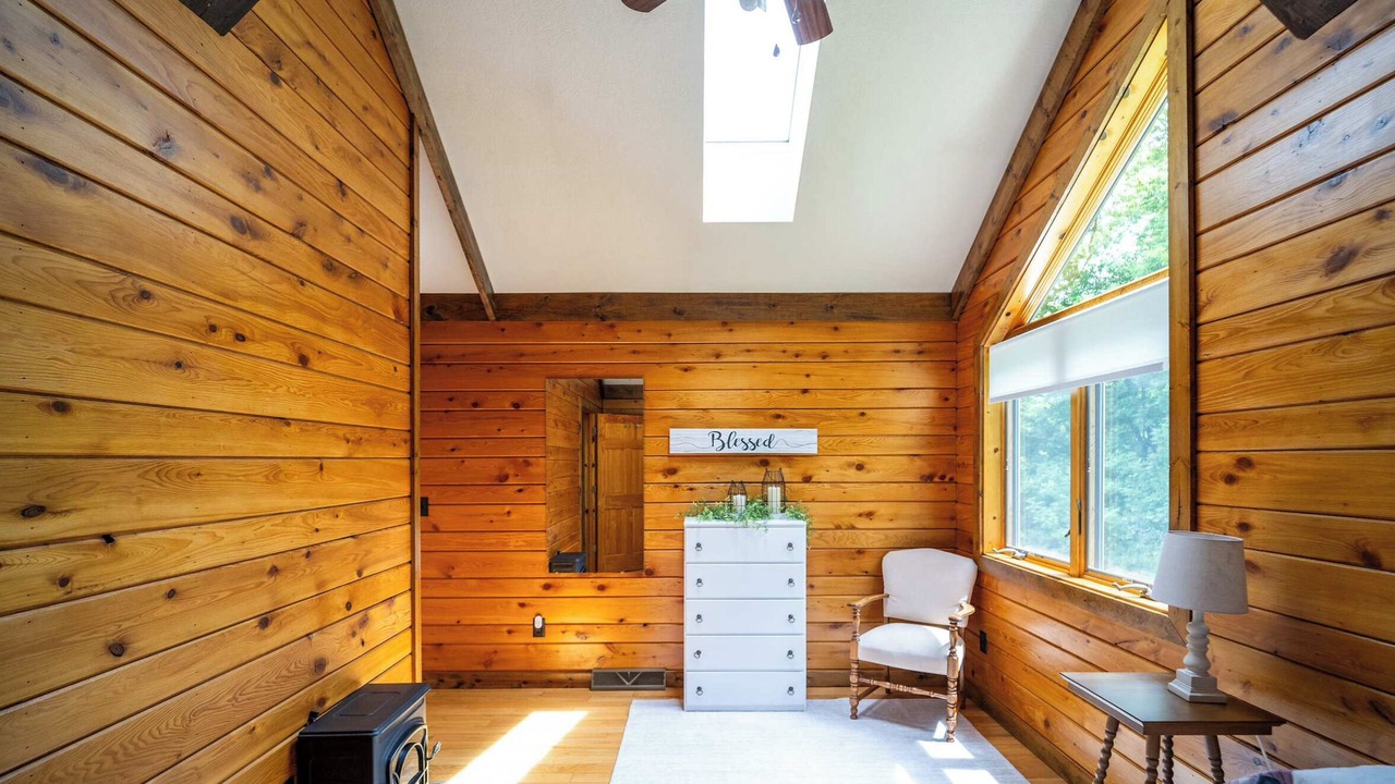 Photo of Bedroom in Farmdale