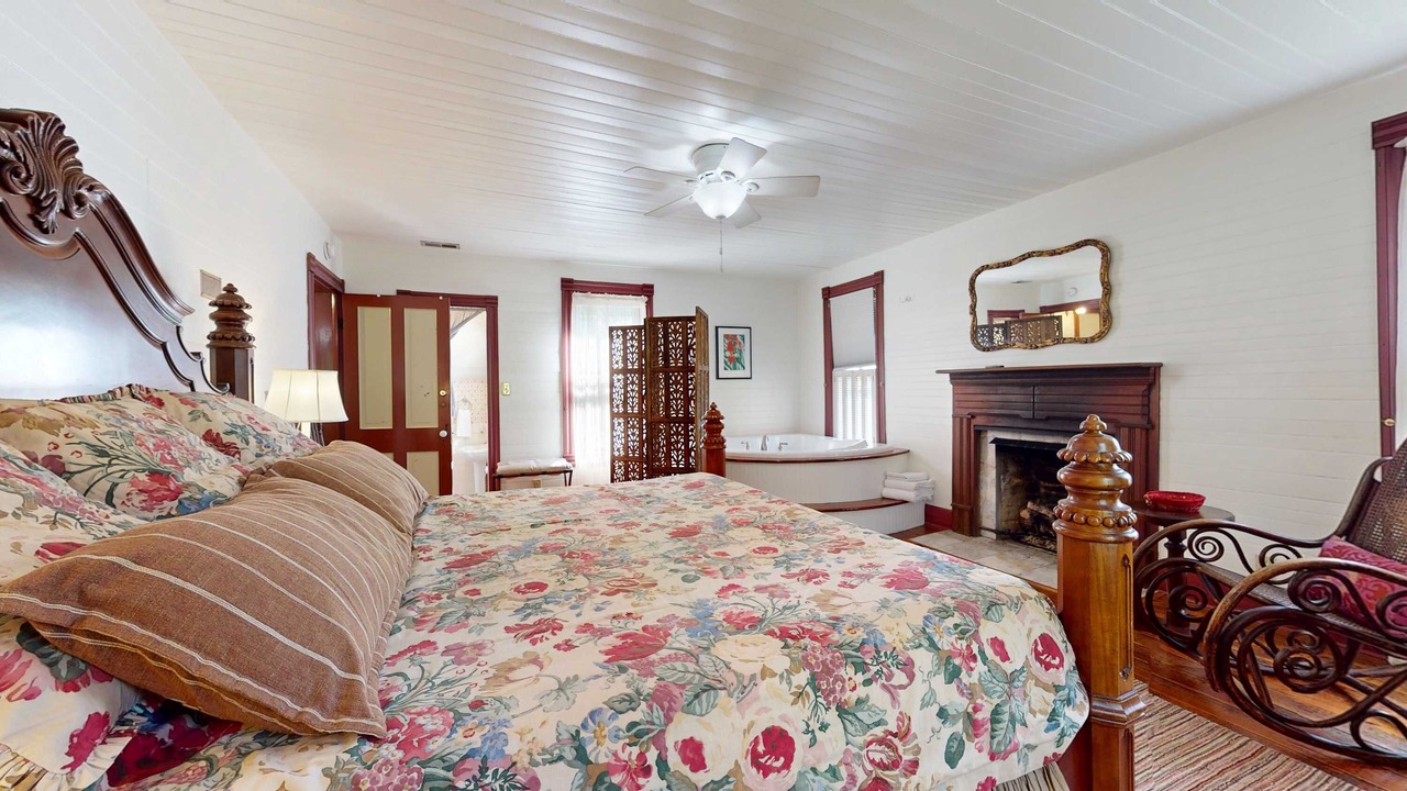 Photo of Bedroom in Weaverville