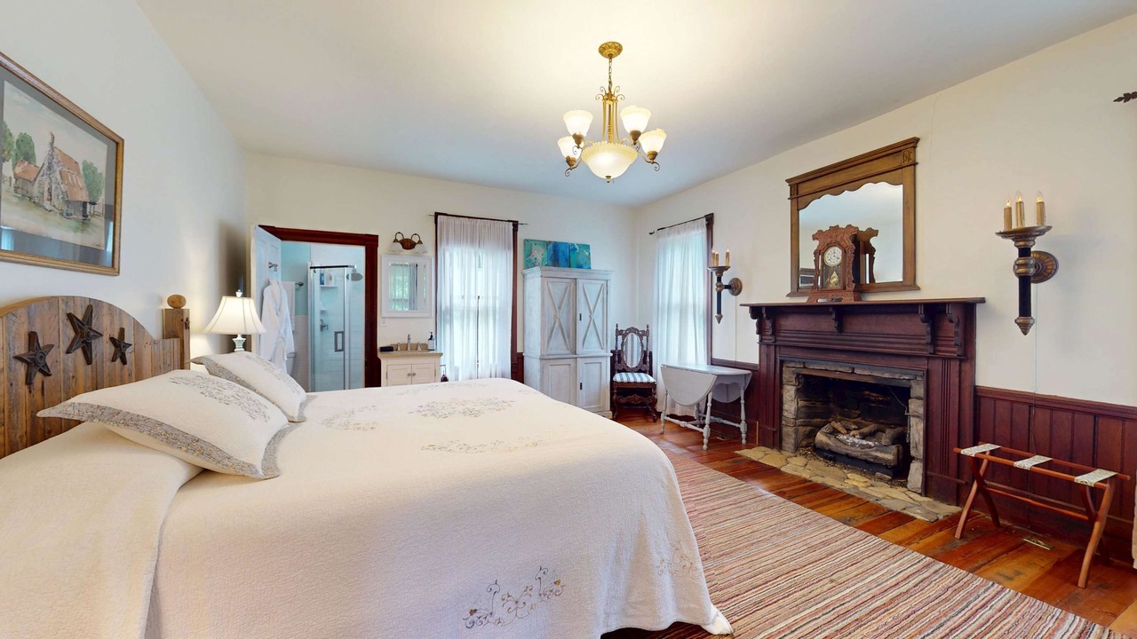 Photo of Bedroom in Weaverville