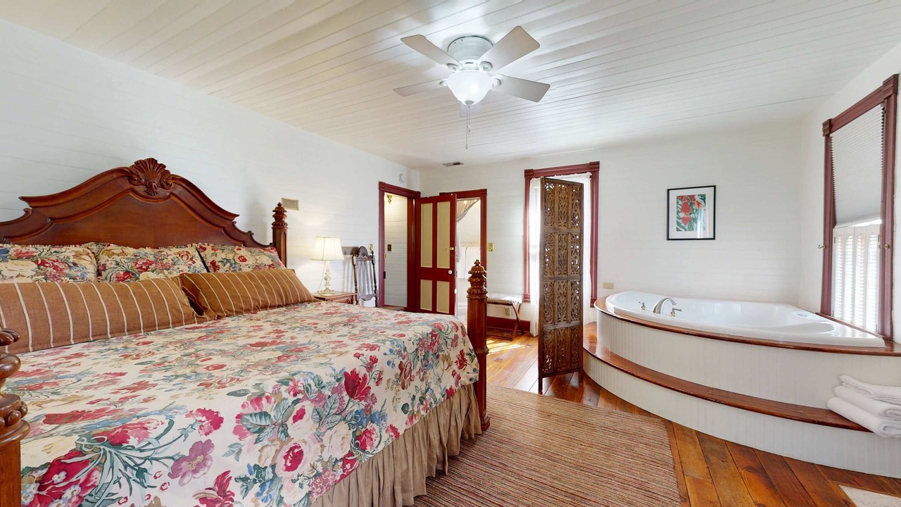 Photo of Bedroom in Weaverville