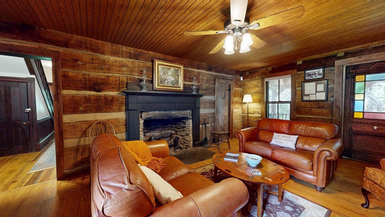 Photo of Livingroom in Weaverville