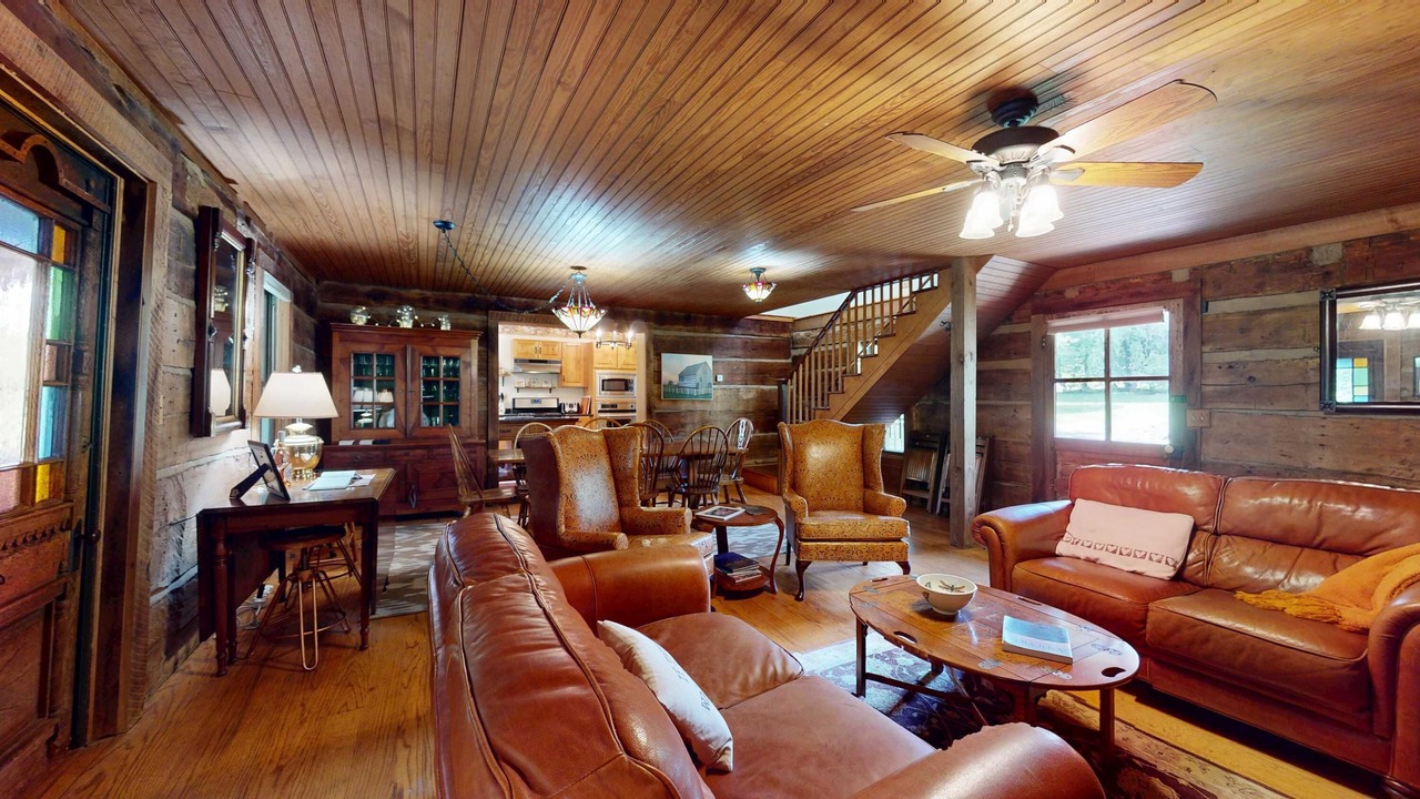 Photo of Livingroom in Weaverville