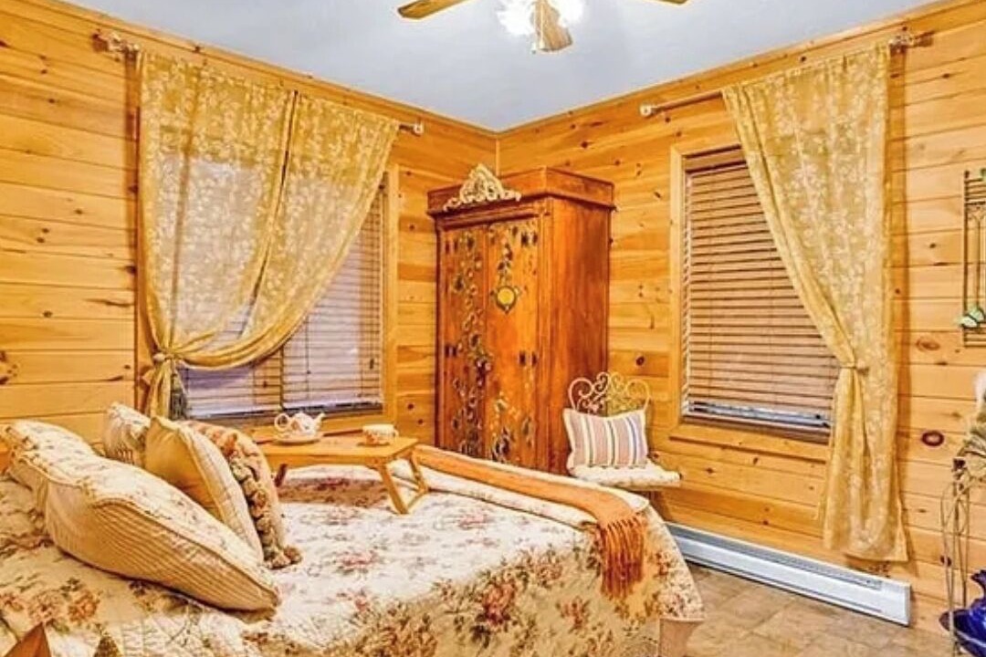 Photo of Bedroom in Piney Creek