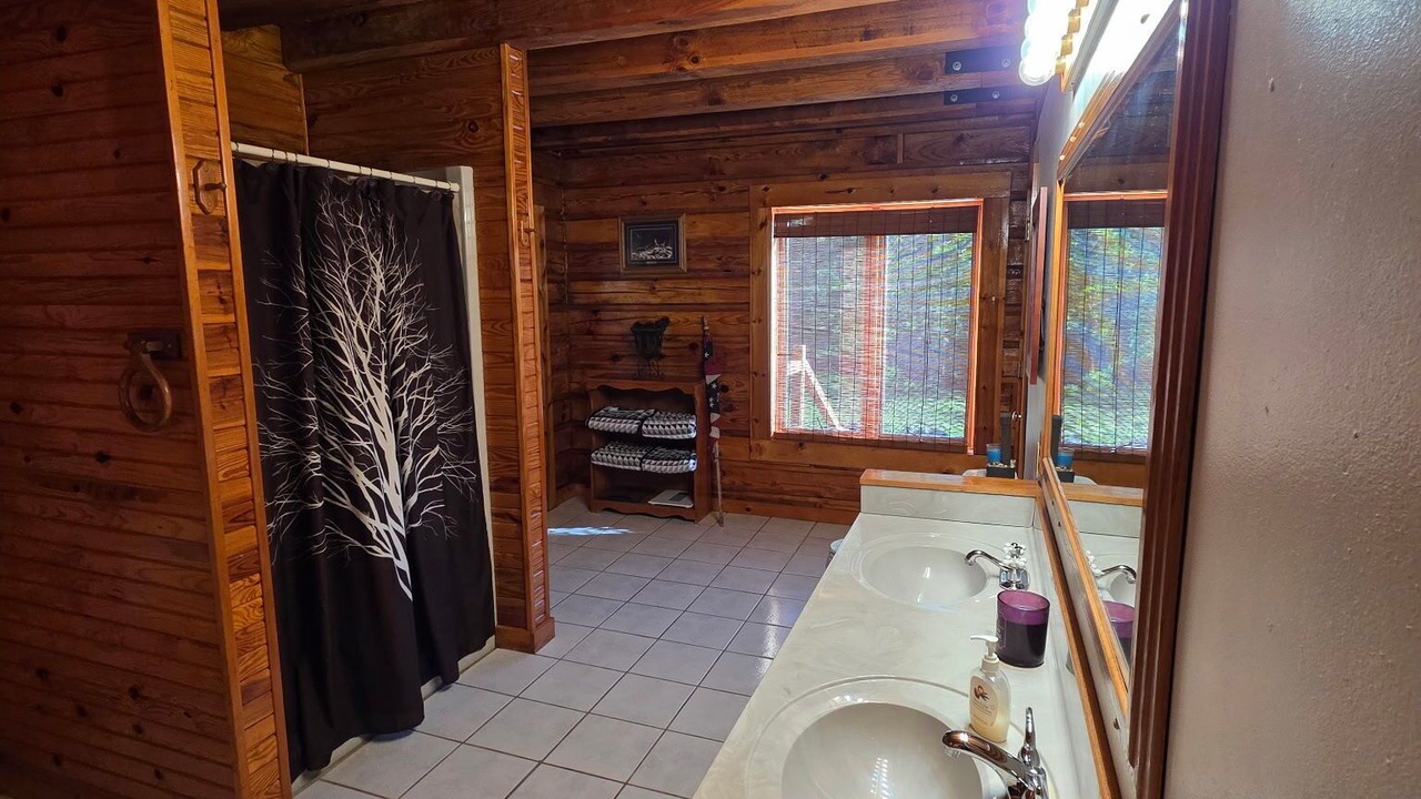 Photo of Bathroom in English