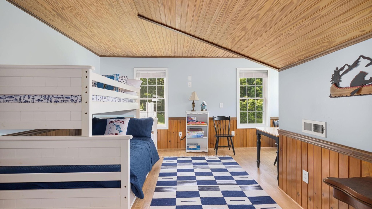 Photo of Bedroom in Piney Flats