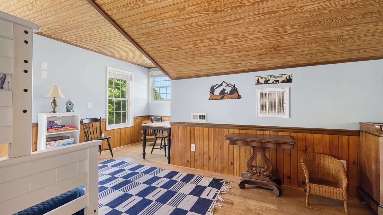 Photo of Bedroom in Piney Flats