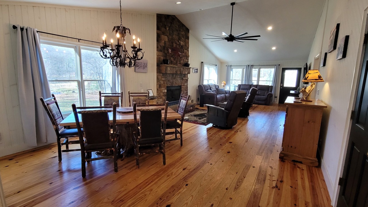 Photo of Livingroom in Hiawassee