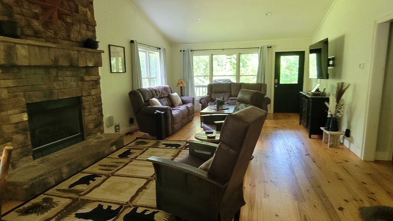 Photo of Livingroom in Hiawassee