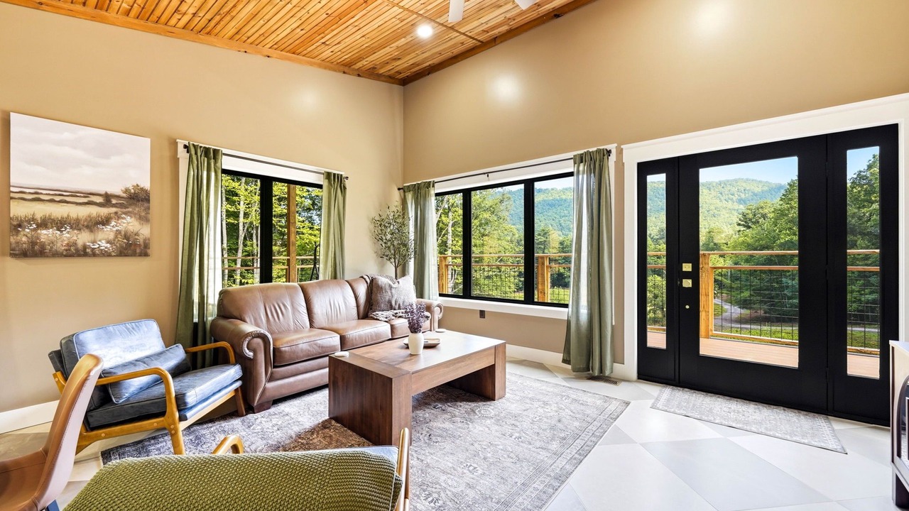 Photo of Livingroom in Elizabethton