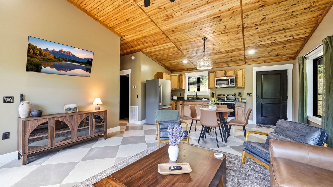 Photo of Livingroom in Elizabethton