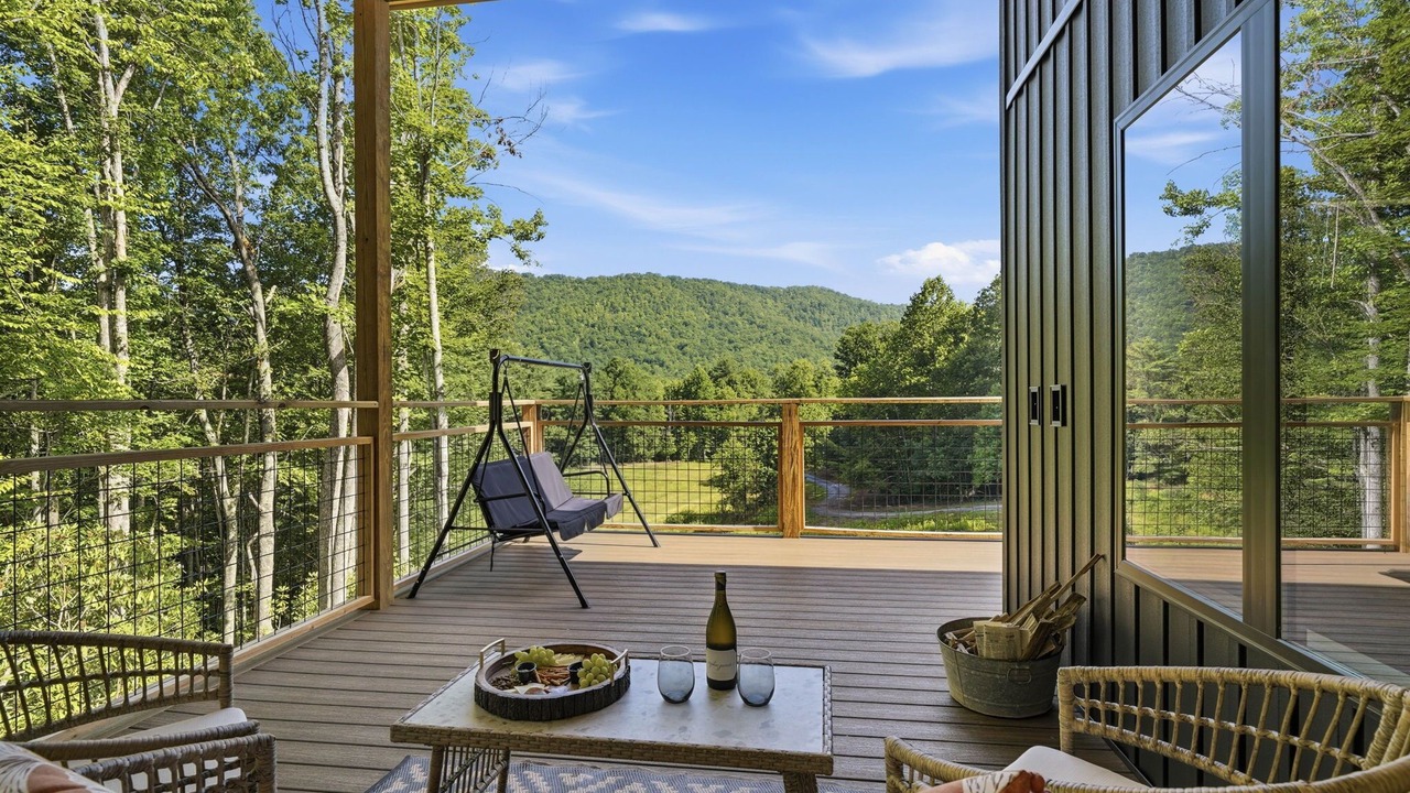 Photo of Patio Balcony in Elizabethton