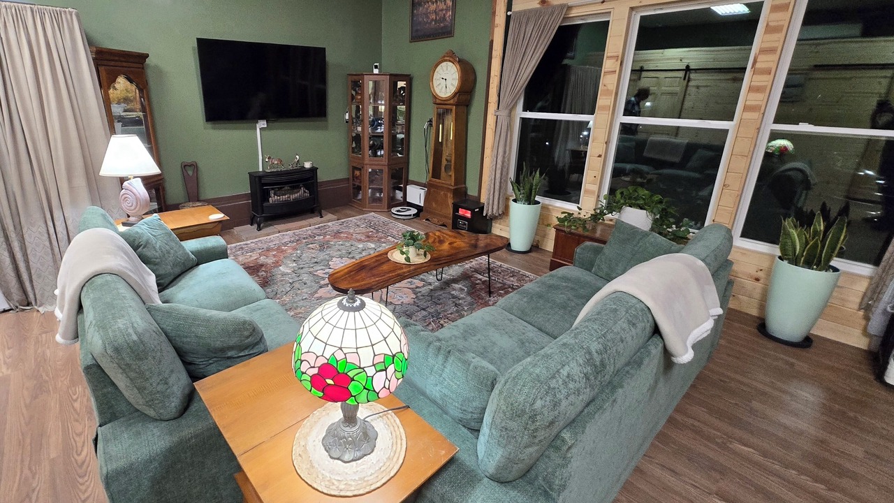 Photo of Livingroom in Roan Mountain