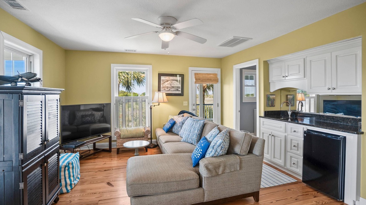 Photo of Livingroom in Oceanmarsh Subdivision