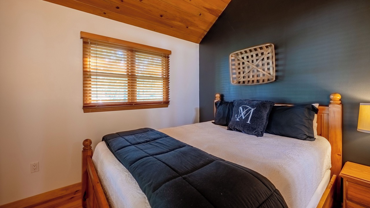 Photo of Bedroom in Scaly Mountain