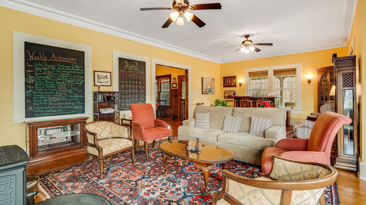 Photo of Livingroom in Waynesville