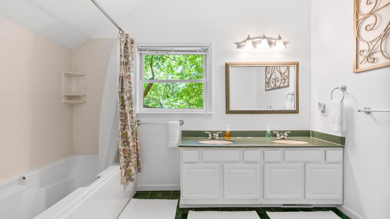 Photo of Bathroom in Royal Pines