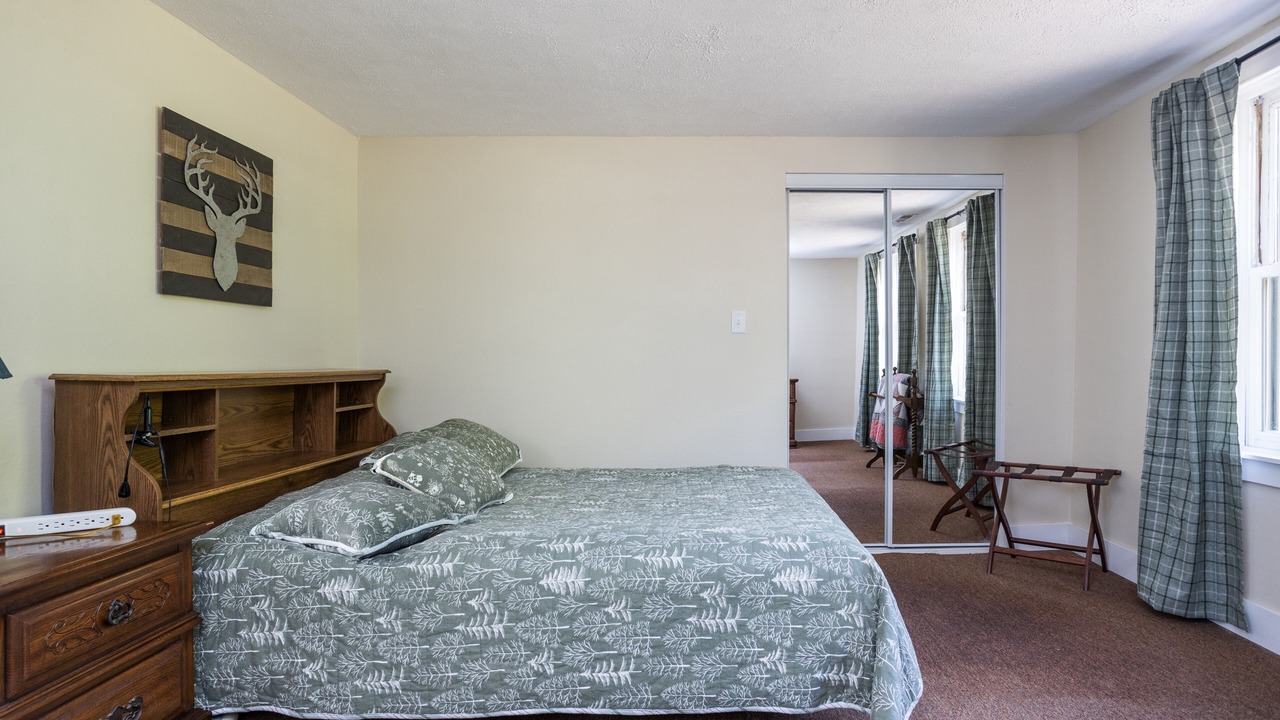 Photo of Bedroom in Shoals