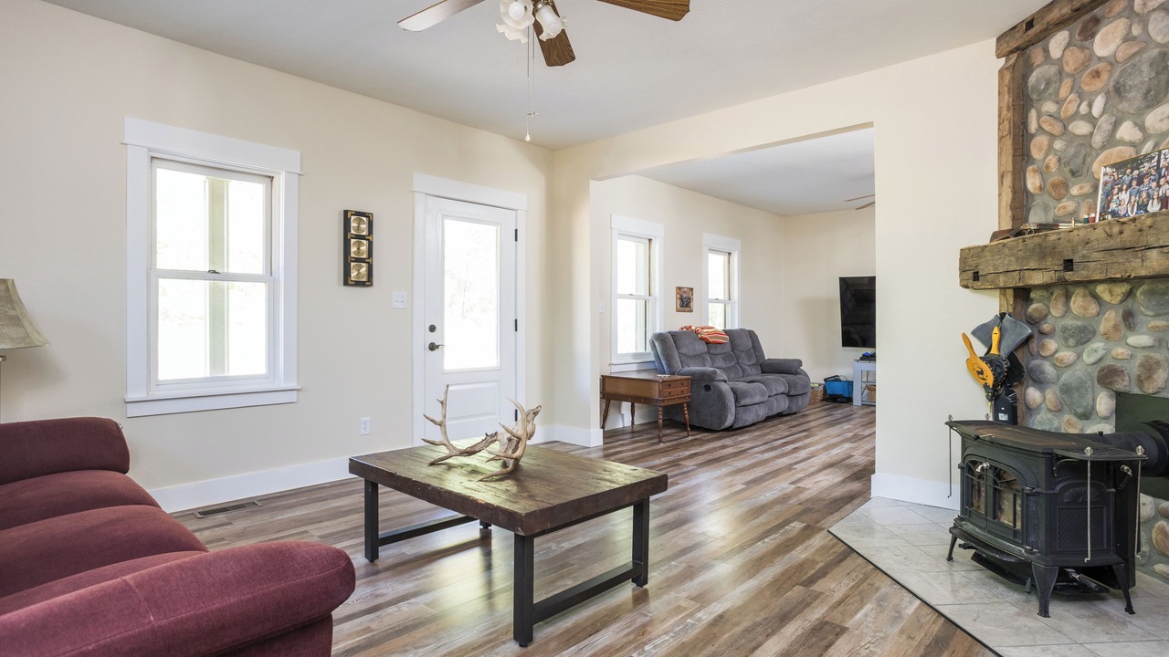Photo of Livingroom in Shoals