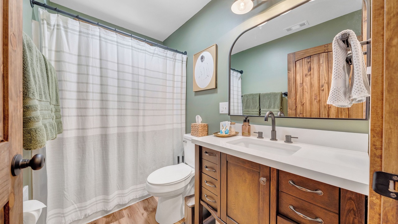Photo of Bathroom in Peaks