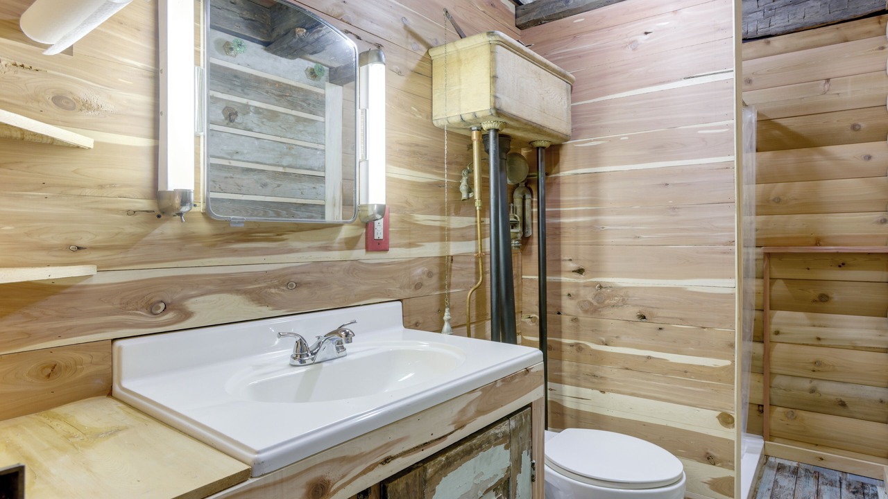 Photo of Bathroom in Maysville