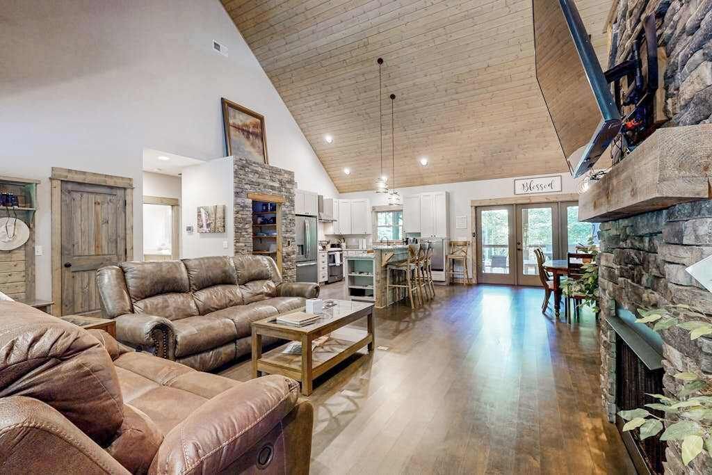 Photo of Livingroom in Pisgah Forest