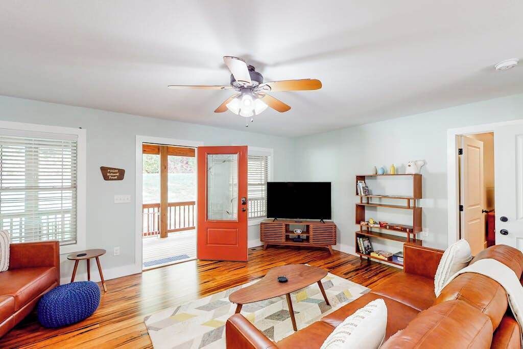Photo of Livingroom in Pisgah Forest