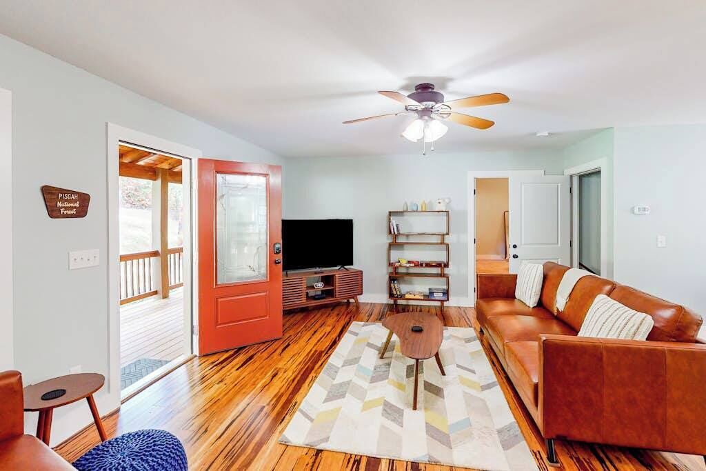 Photo of Livingroom in Pisgah Forest