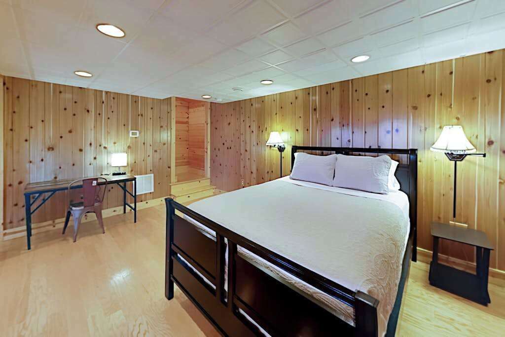 Photo of Bedroom in Old Fort