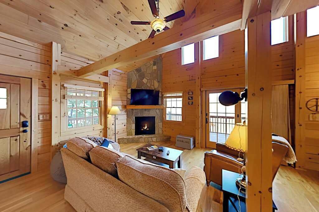 Photo of Livingroom in Old Fort
