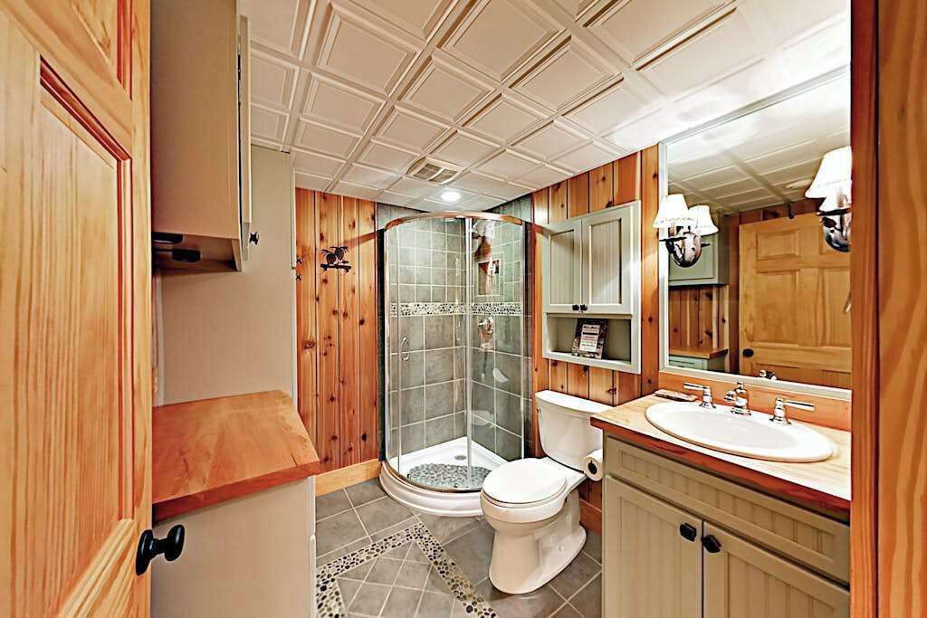 Photo of Bathroom in Old Fort