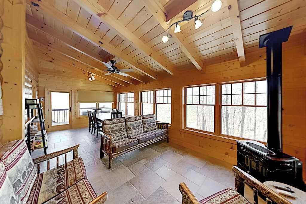 Photo of Livingroom in Old Fort