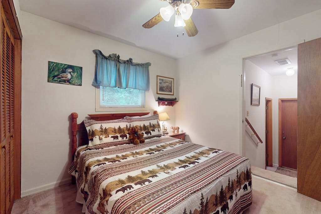 Photo of Bedroom in Scaly Mountain