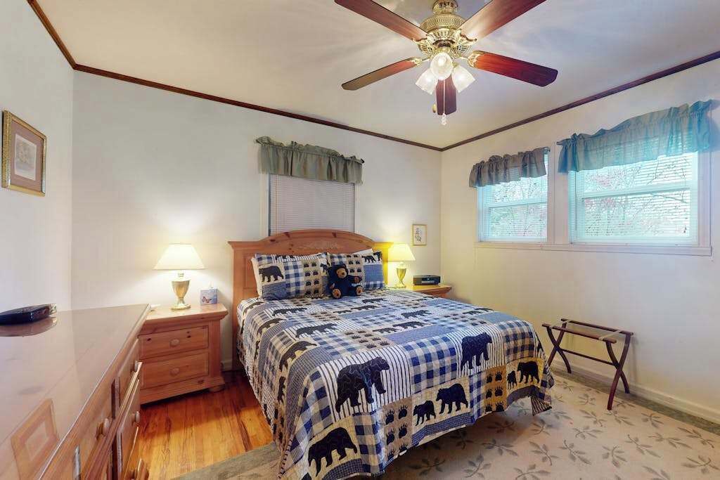 Photo of Bedroom in Scaly Mountain