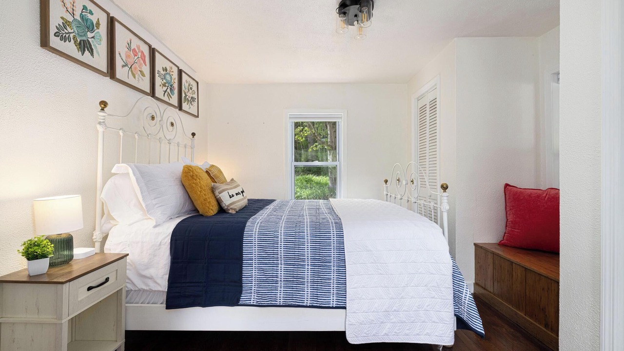 Photo of Bedroom in Roan Mountain