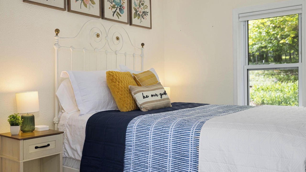 Photo of Bedroom in Roan Mountain